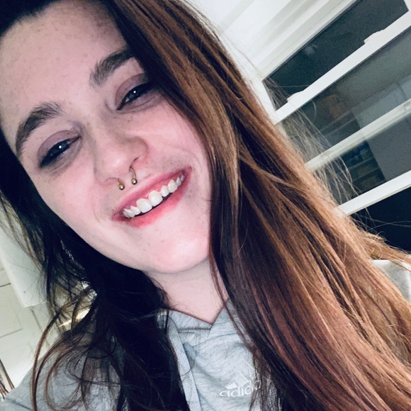 Meet your Posher, Hannah - Picture 1 of 1